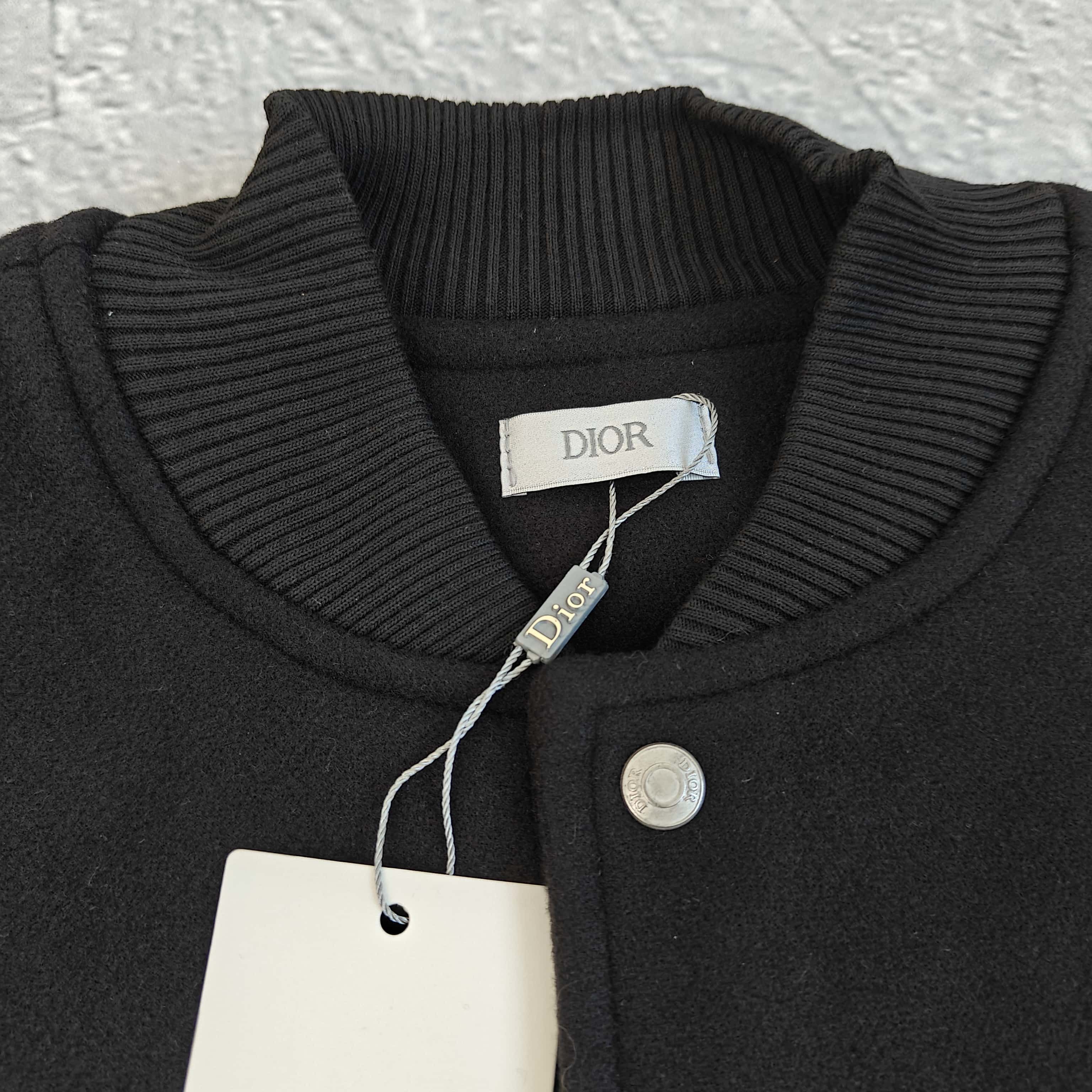 黑色小标棒球服夹克外套 - 滴 528836（ZN）
