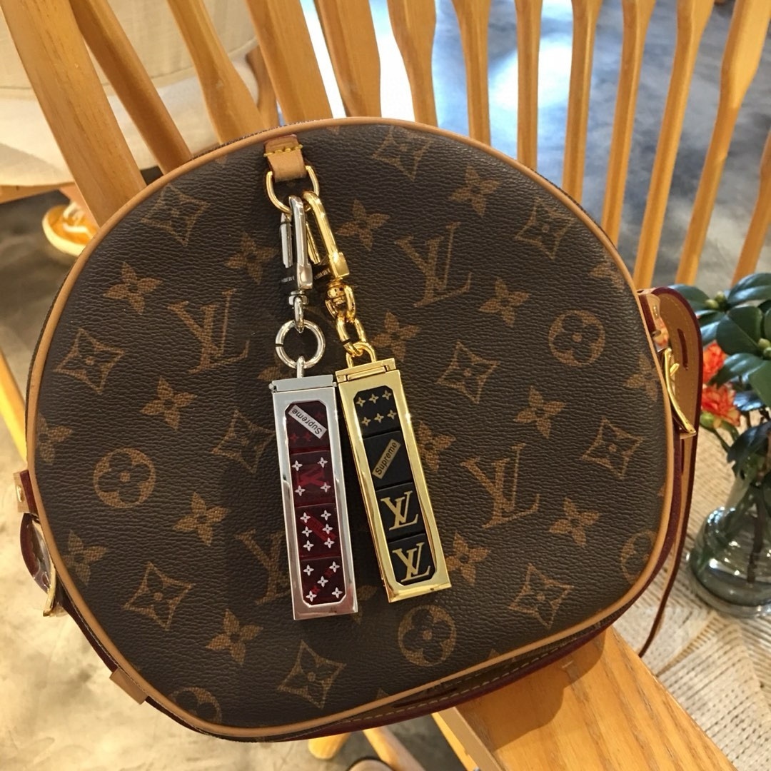 Louis Vuitton Accessories KC828007