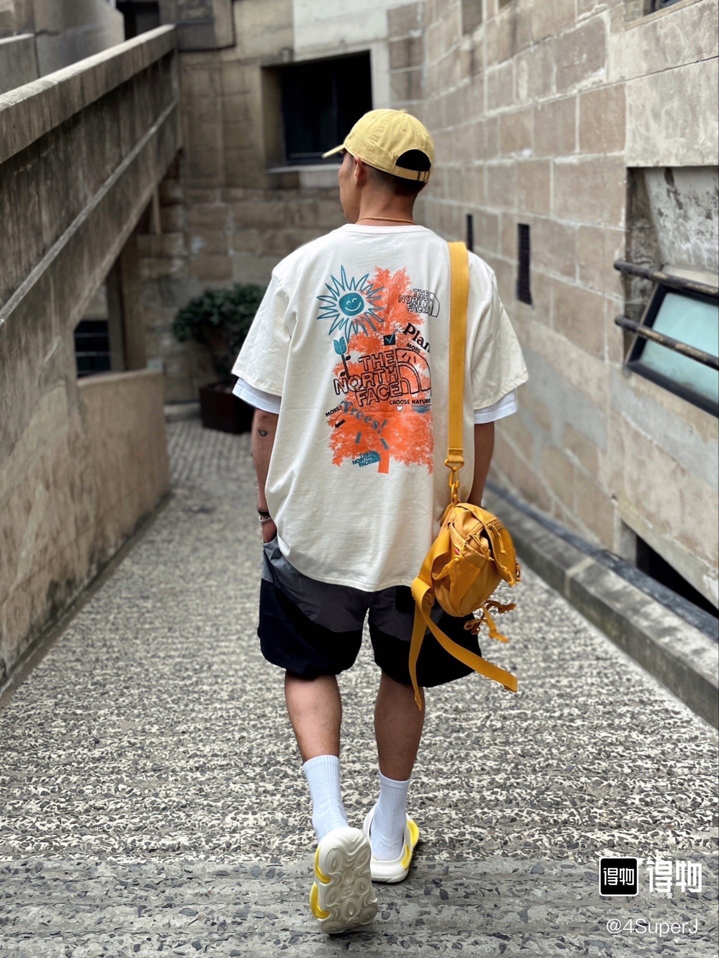 单色拼接印花短袖T恤-背528218