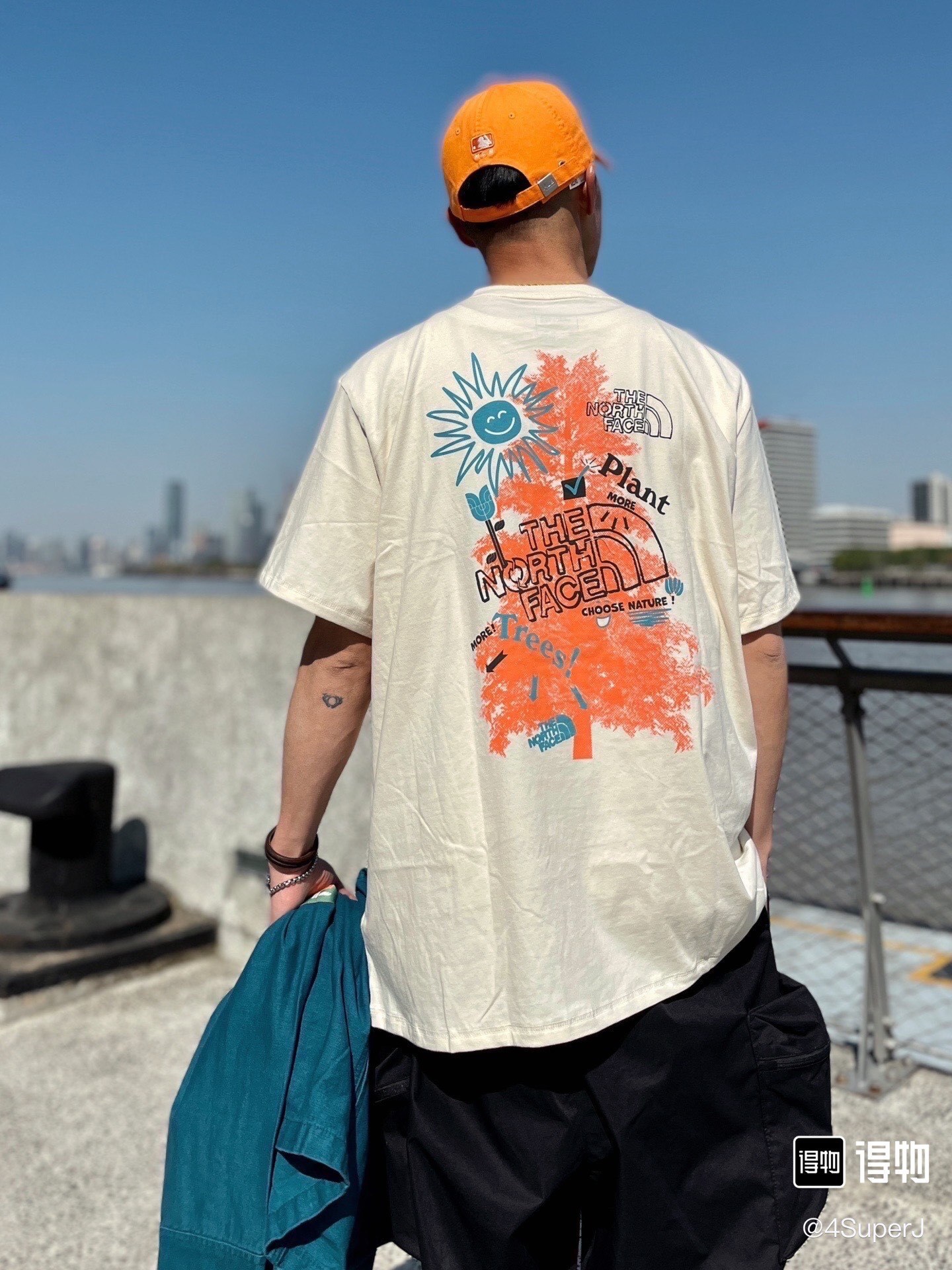 单色拼接印花短袖T恤-背528218