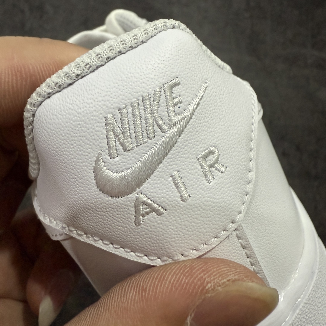 Nike Sneakers T538011