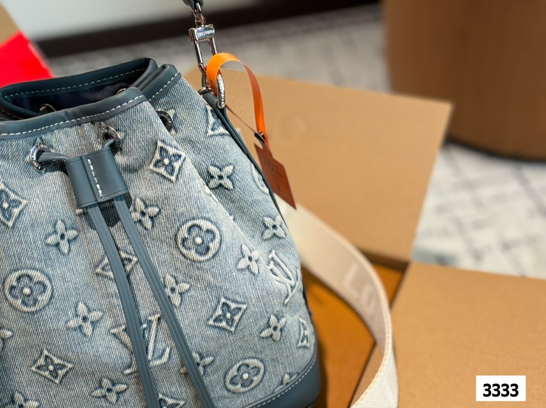Louis Vuitton Bag BG868011