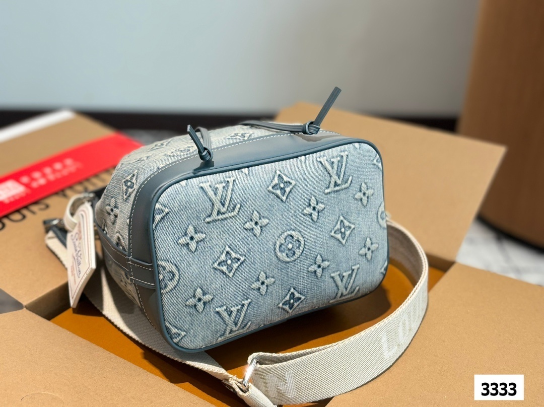 Louis Vuitton Bag BG868011