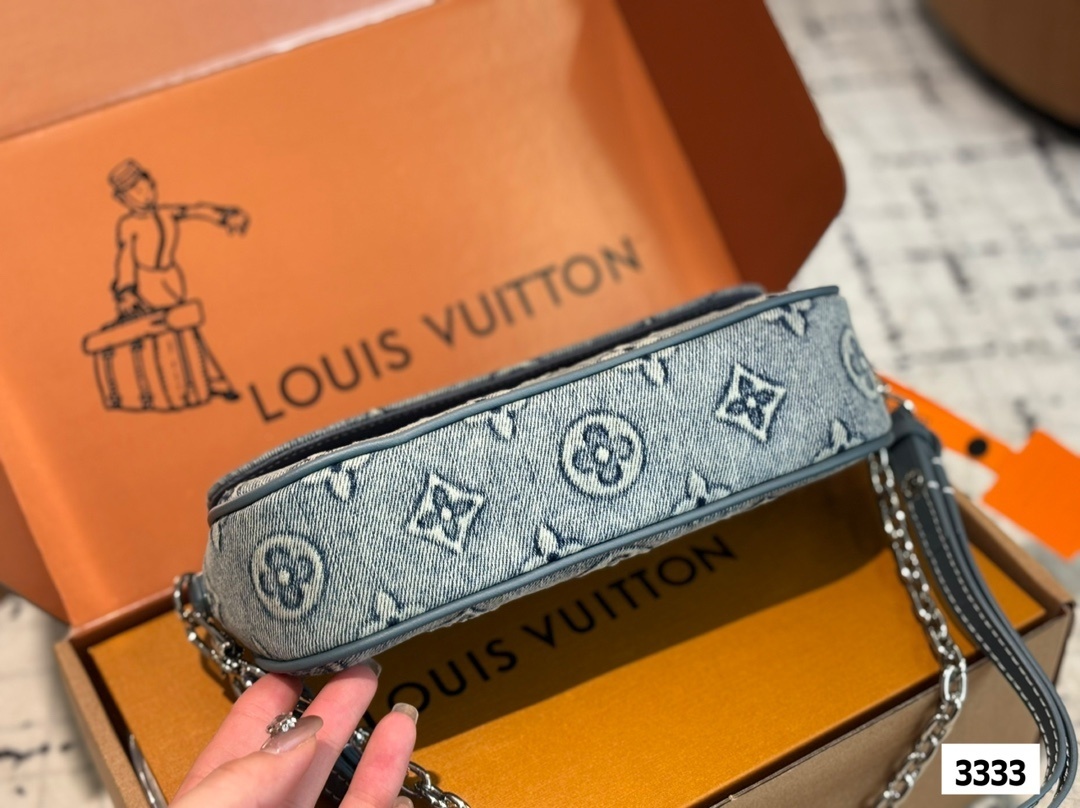 Louis Vuitton Bag BG868010