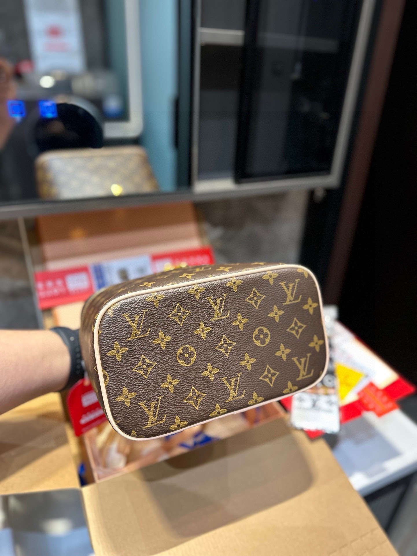 Louis Vuitton Bag BG868006