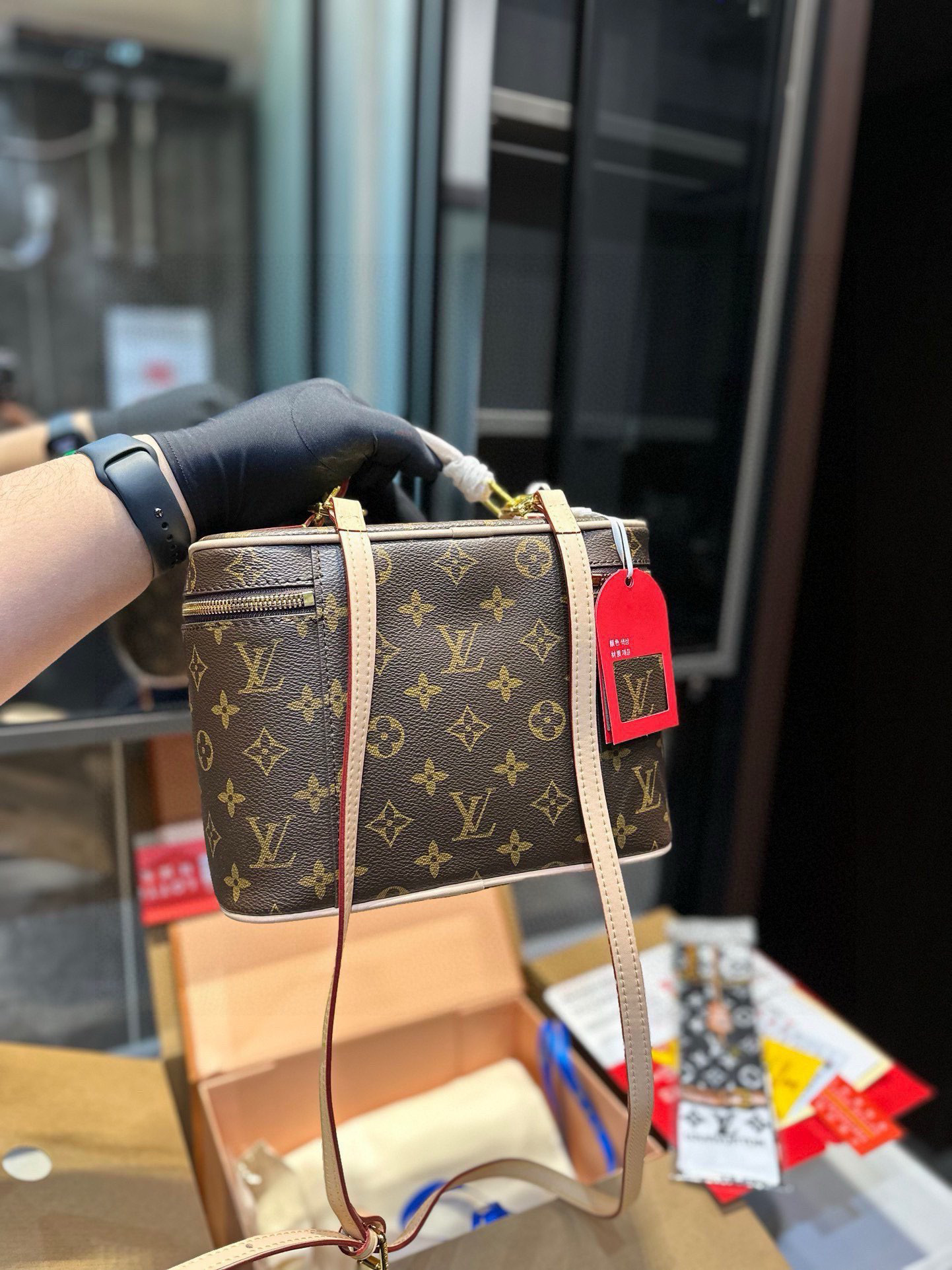 Louis Vuitton Bag BG868006