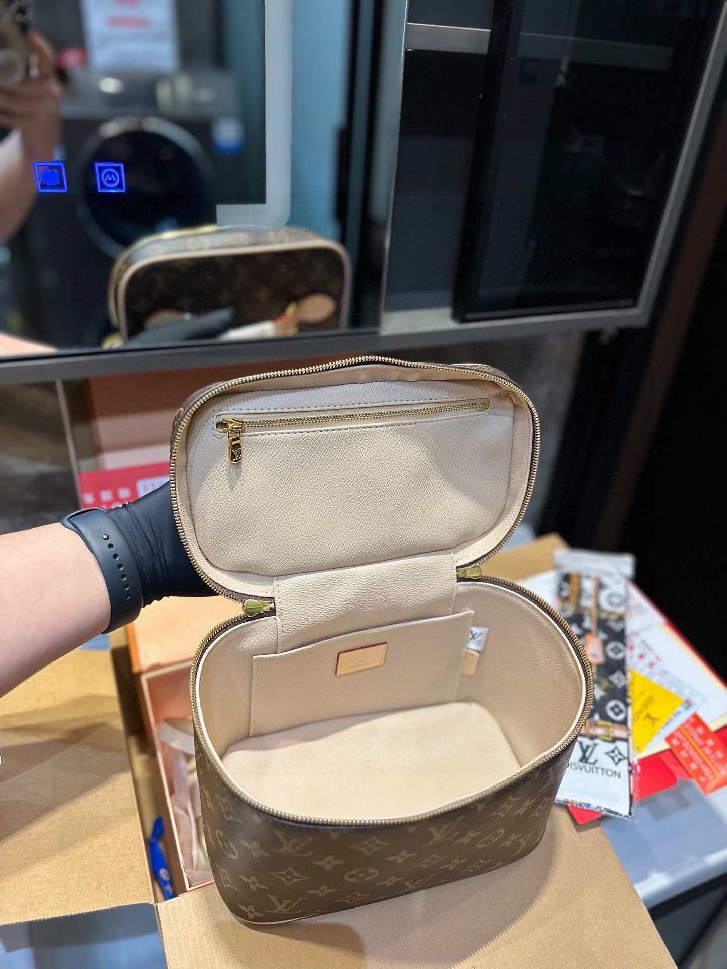 Louis Vuitton Bag BG868006