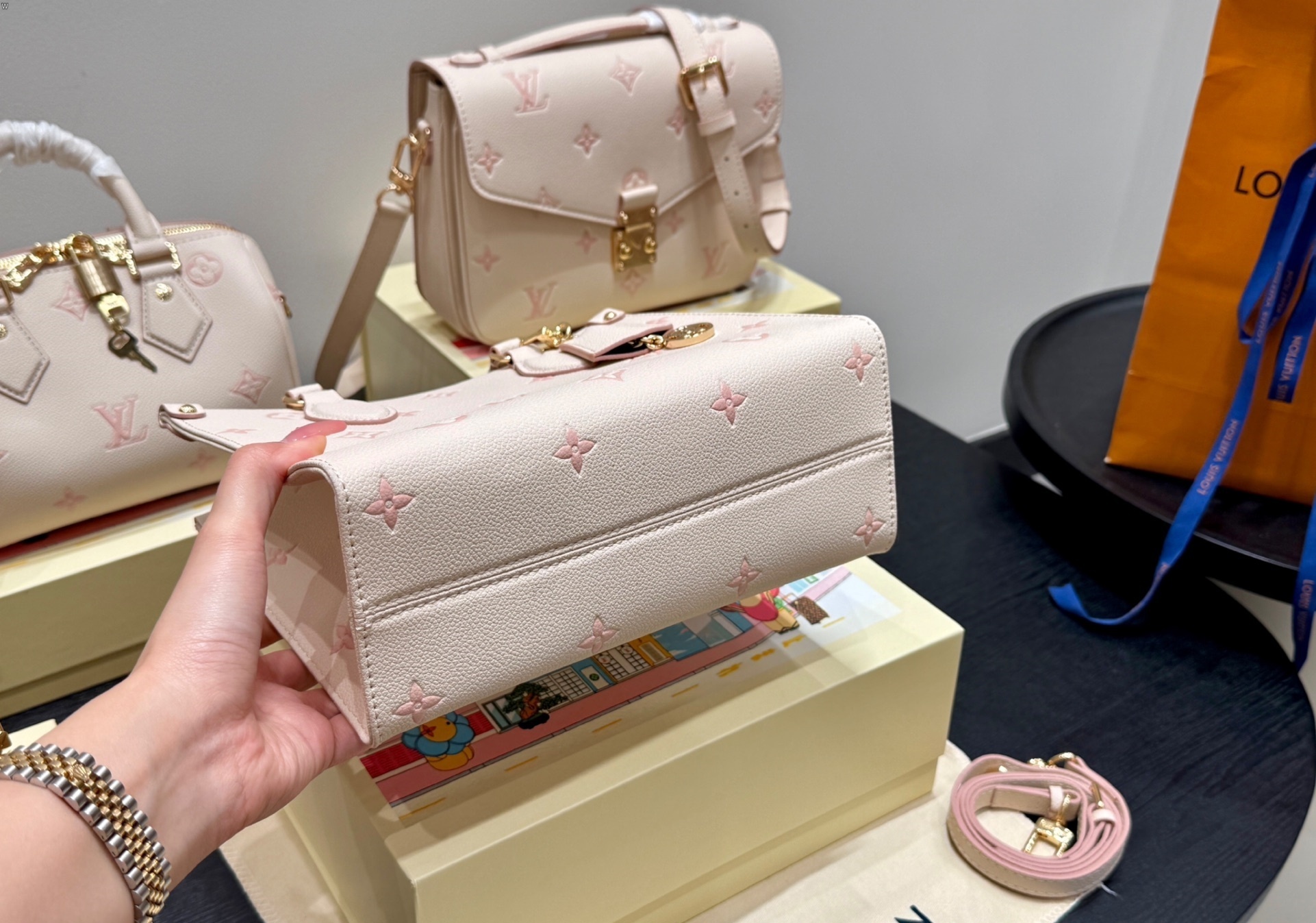 Louis Vuitton Bag BG868019