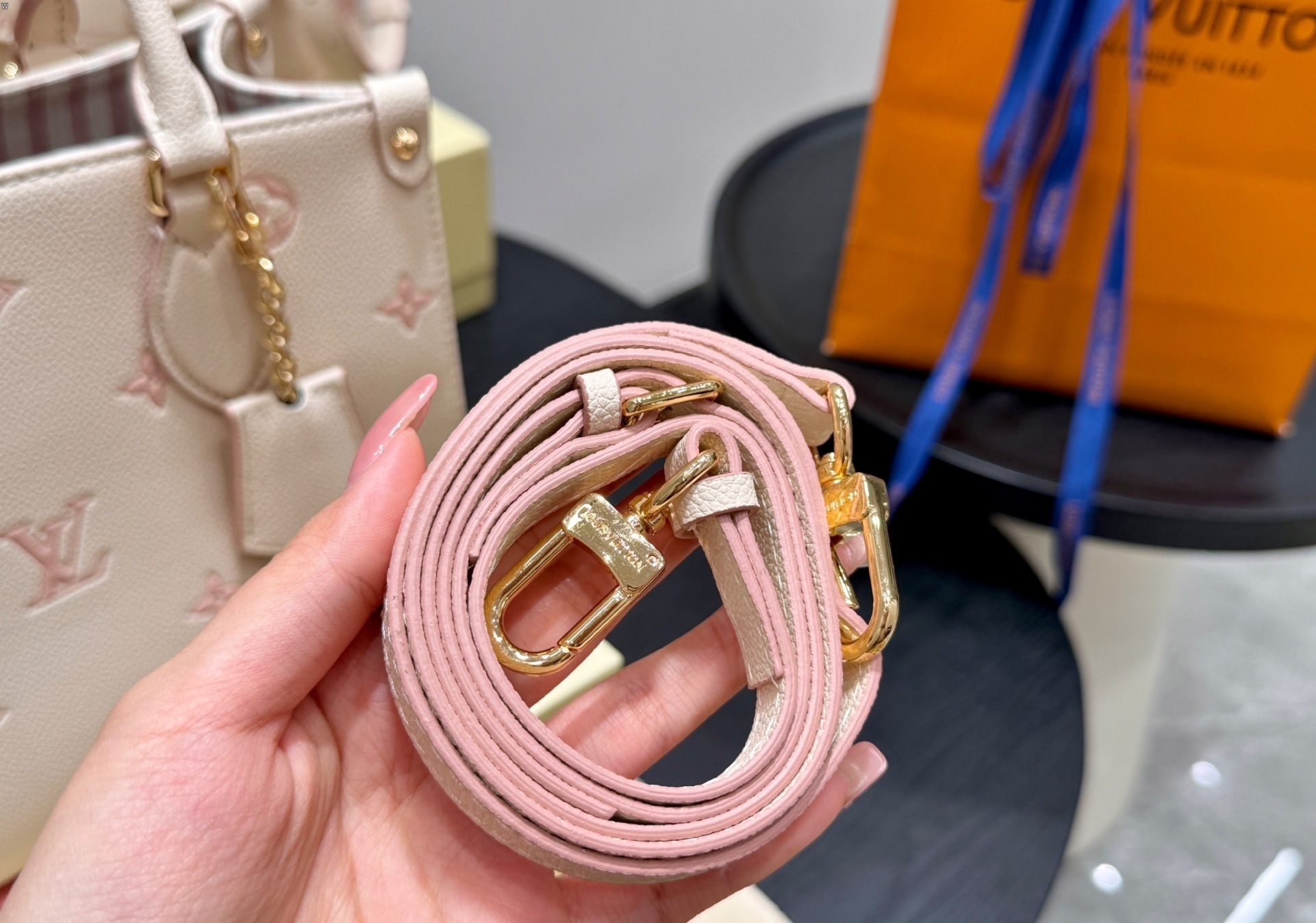 Louis Vuitton Bag BG868019