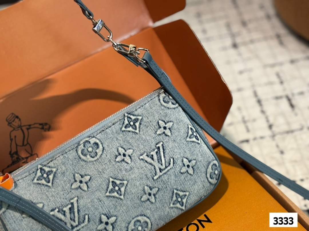 Louis Vuitton Bag BG868009