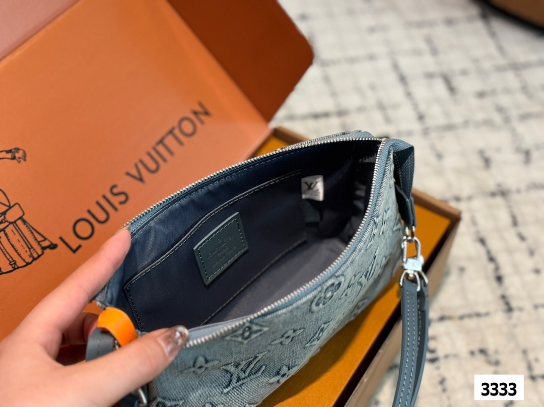 Louis Vuitton Bag BG868009