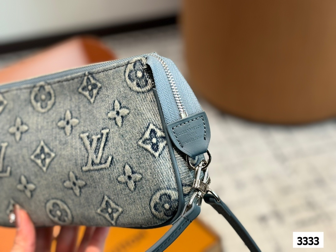 Louis Vuitton Bag BG868009
