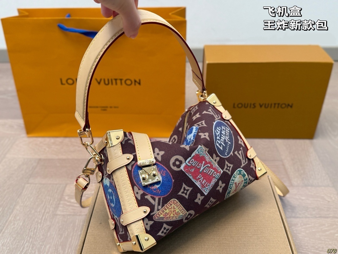 Louis Vuitton Bag BG868023