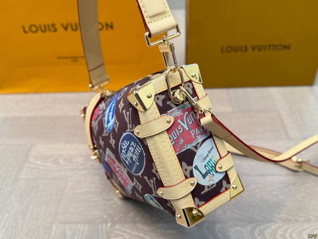 Louis Vuitton Bag BG868023