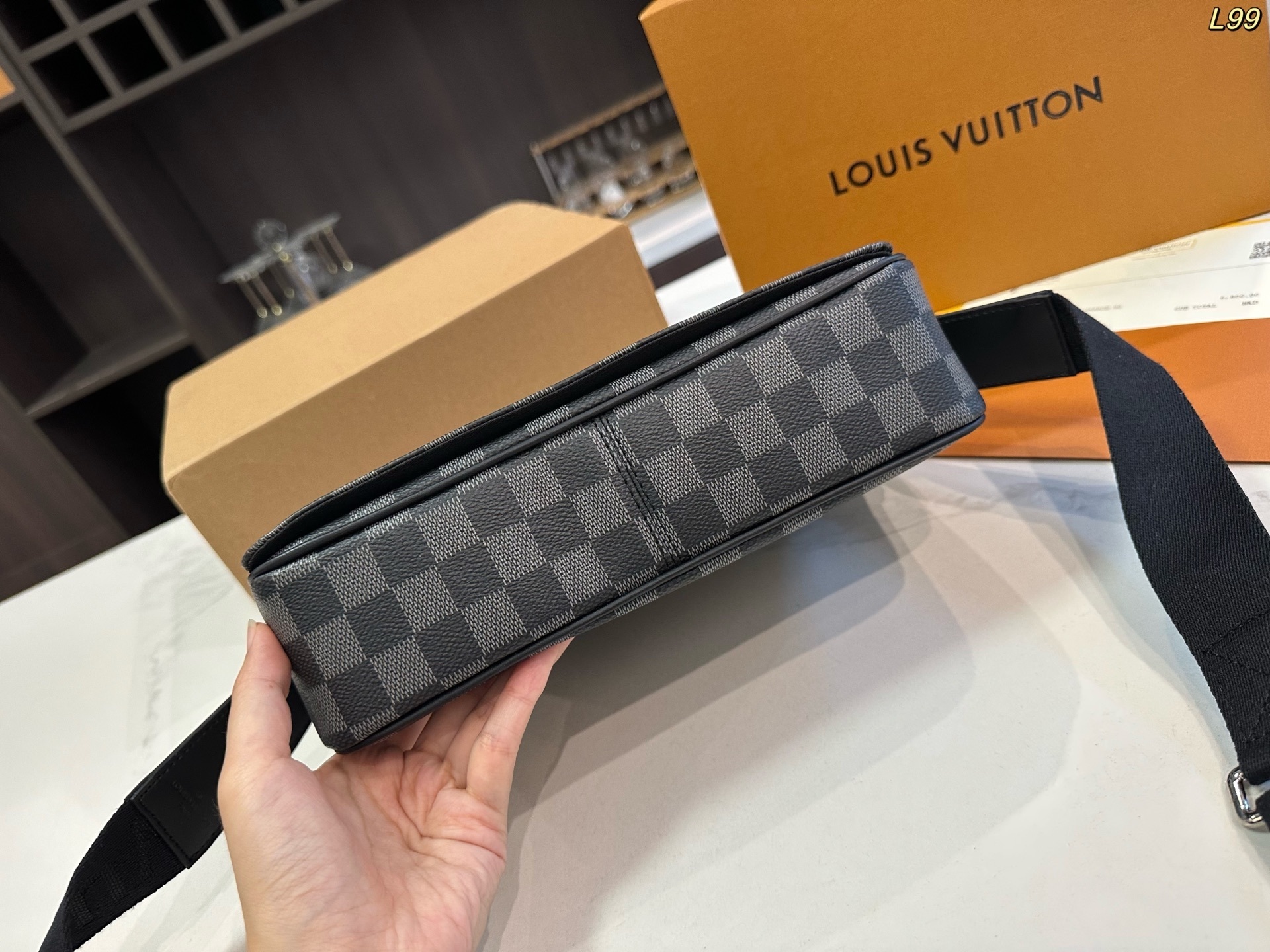 Louis Vuitton Bag BG868043