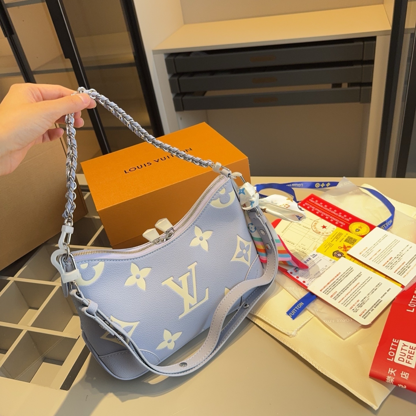 Louis Vuitton Bag BG868008