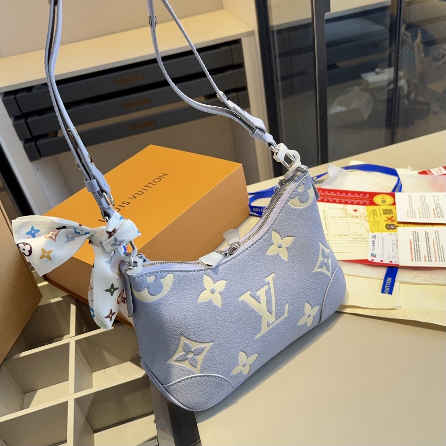 Louis Vuitton Bag BG868008