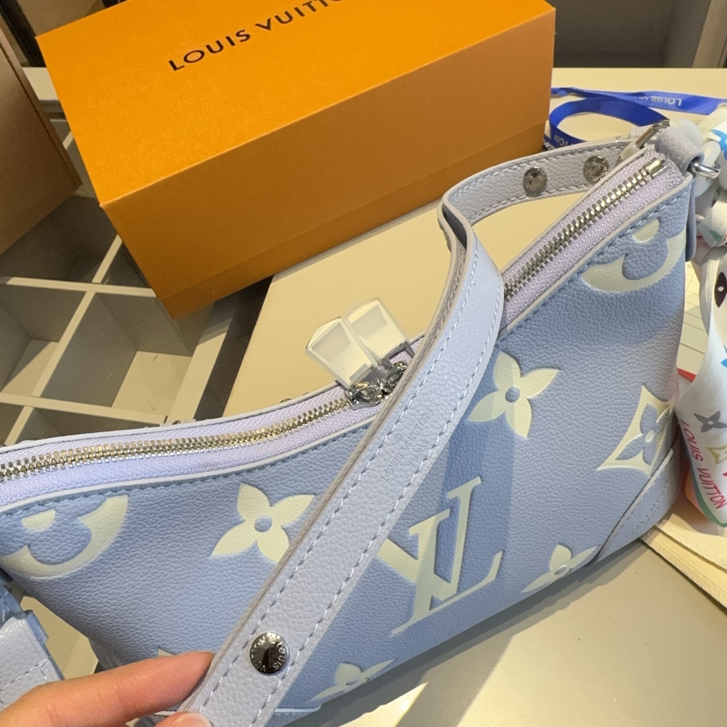 Louis Vuitton Bag BG868008