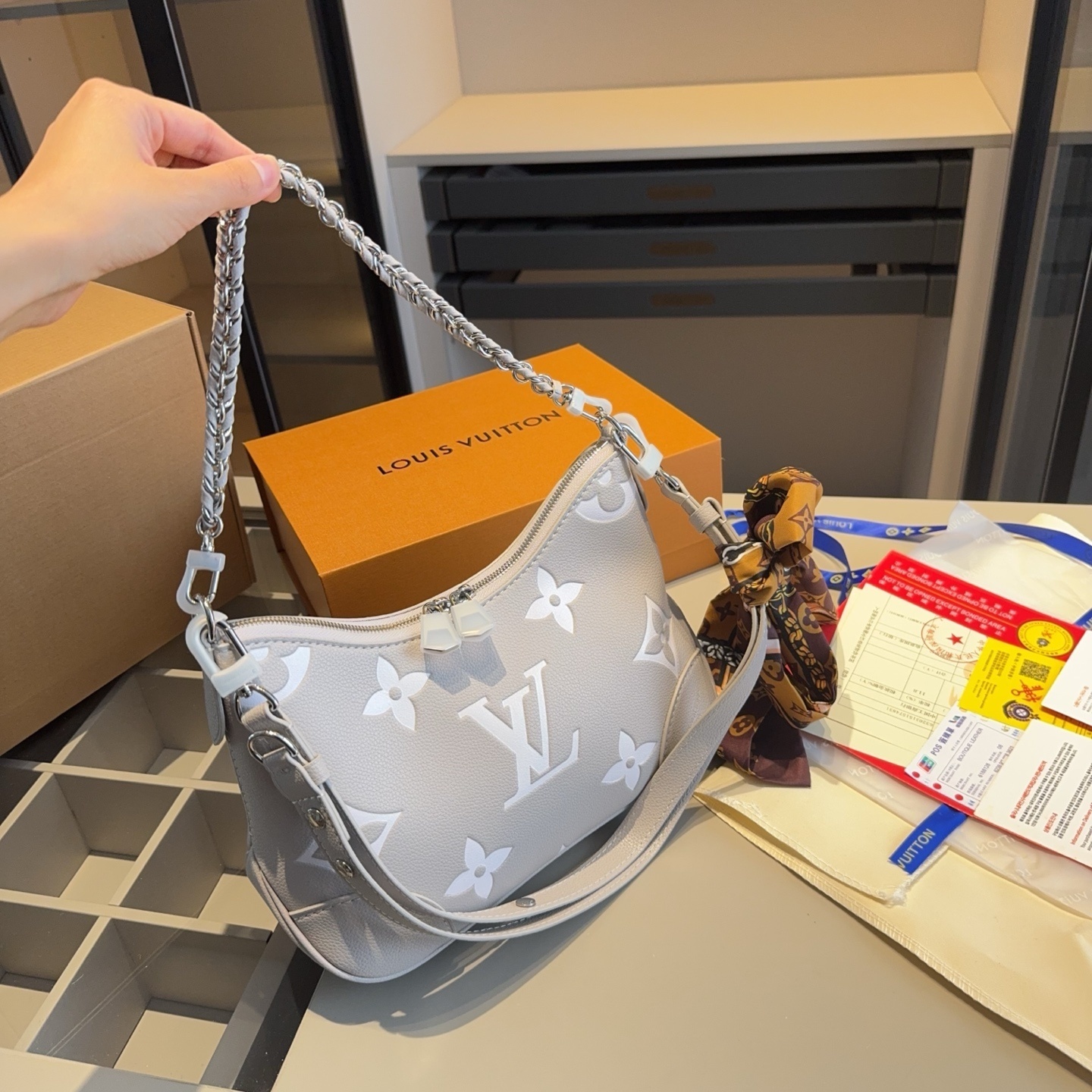 Louis Vuitton Bag BG868008