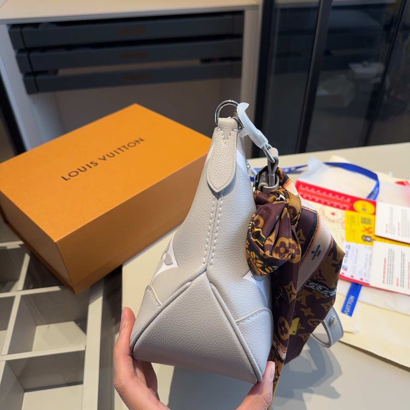 Louis Vuitton Bag BG868008
