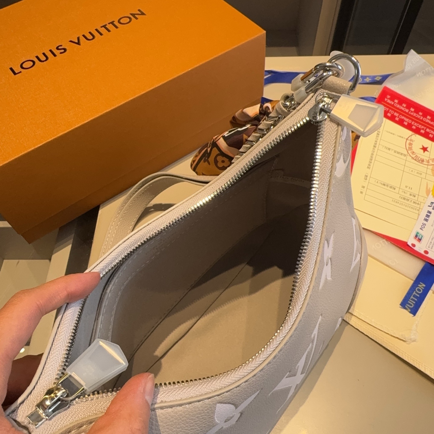 Louis Vuitton Bag BG868008
