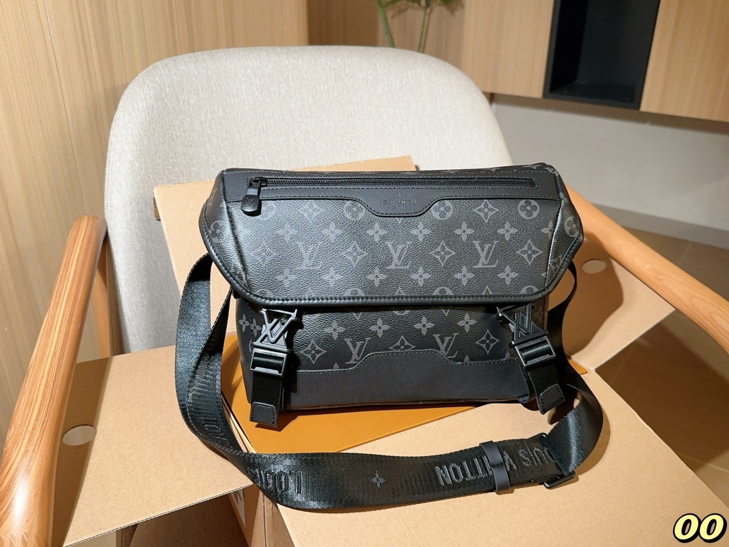 Louis Vuitton Bag BG868042