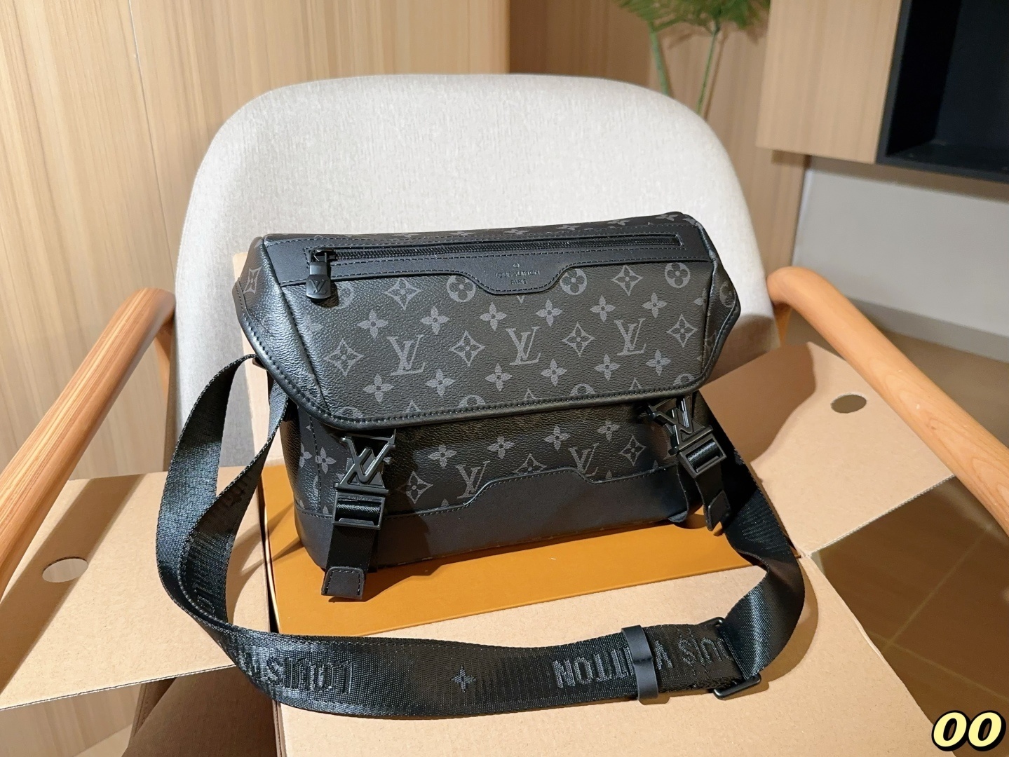 Louis Vuitton Bag BG868042