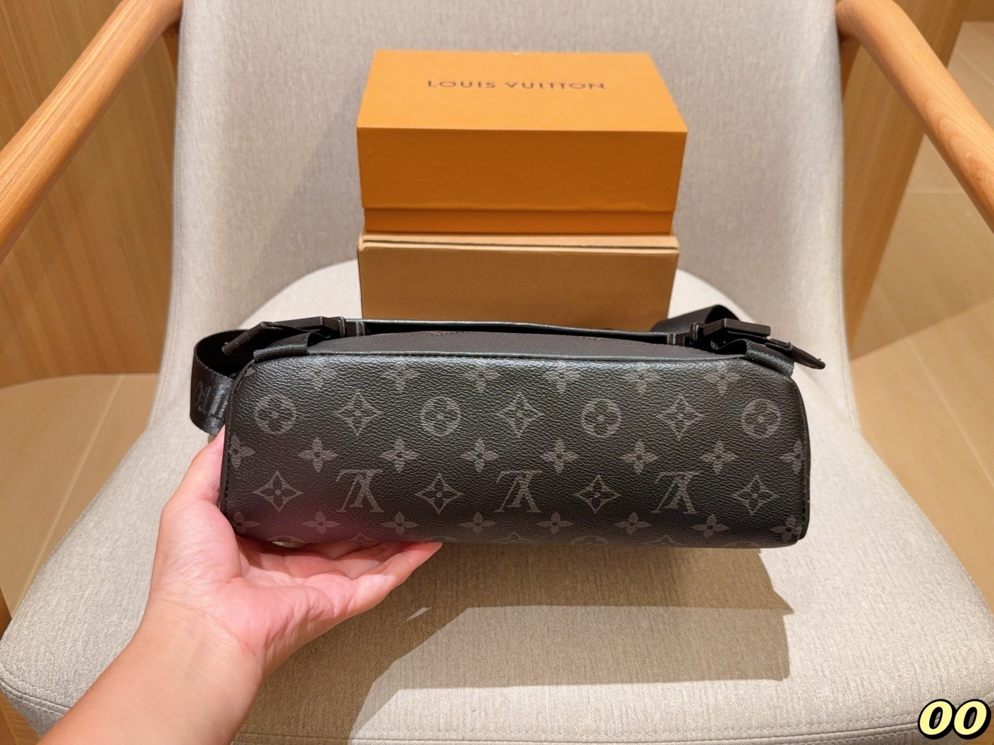 Louis Vuitton Bag BG868042