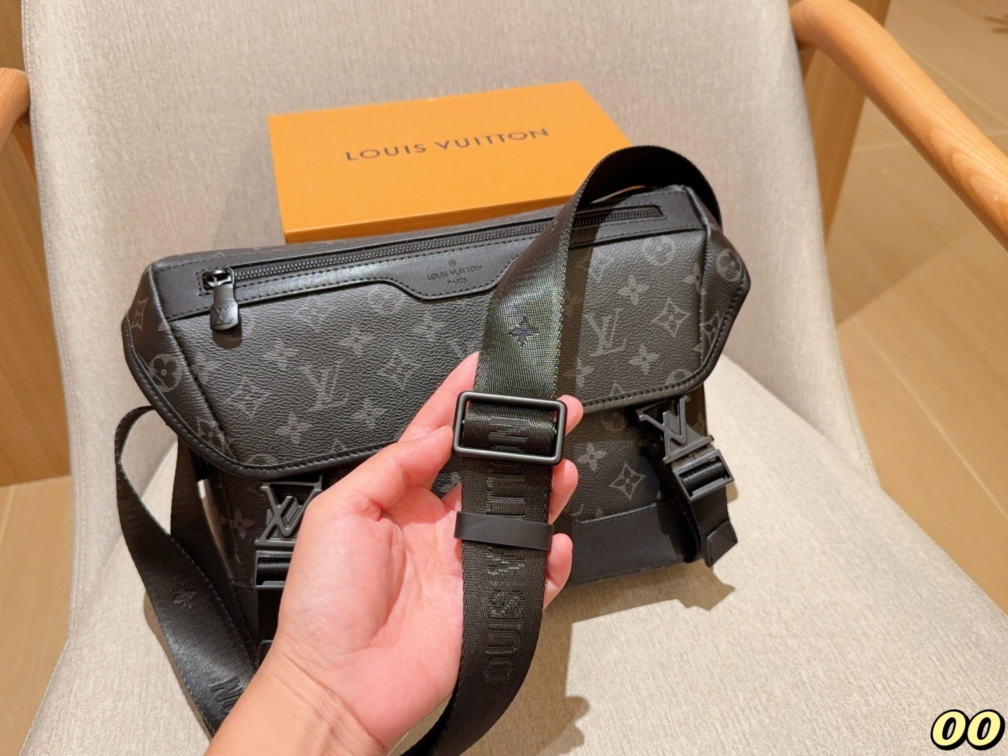 Louis Vuitton Bag BG868042
