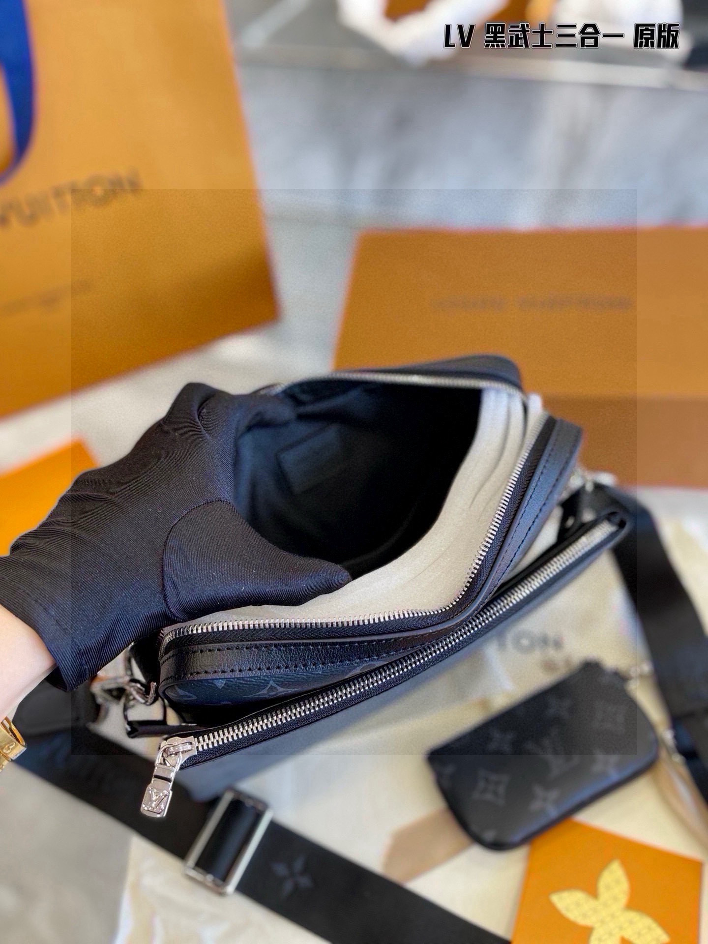 Louis Vuitton Bag BG868024