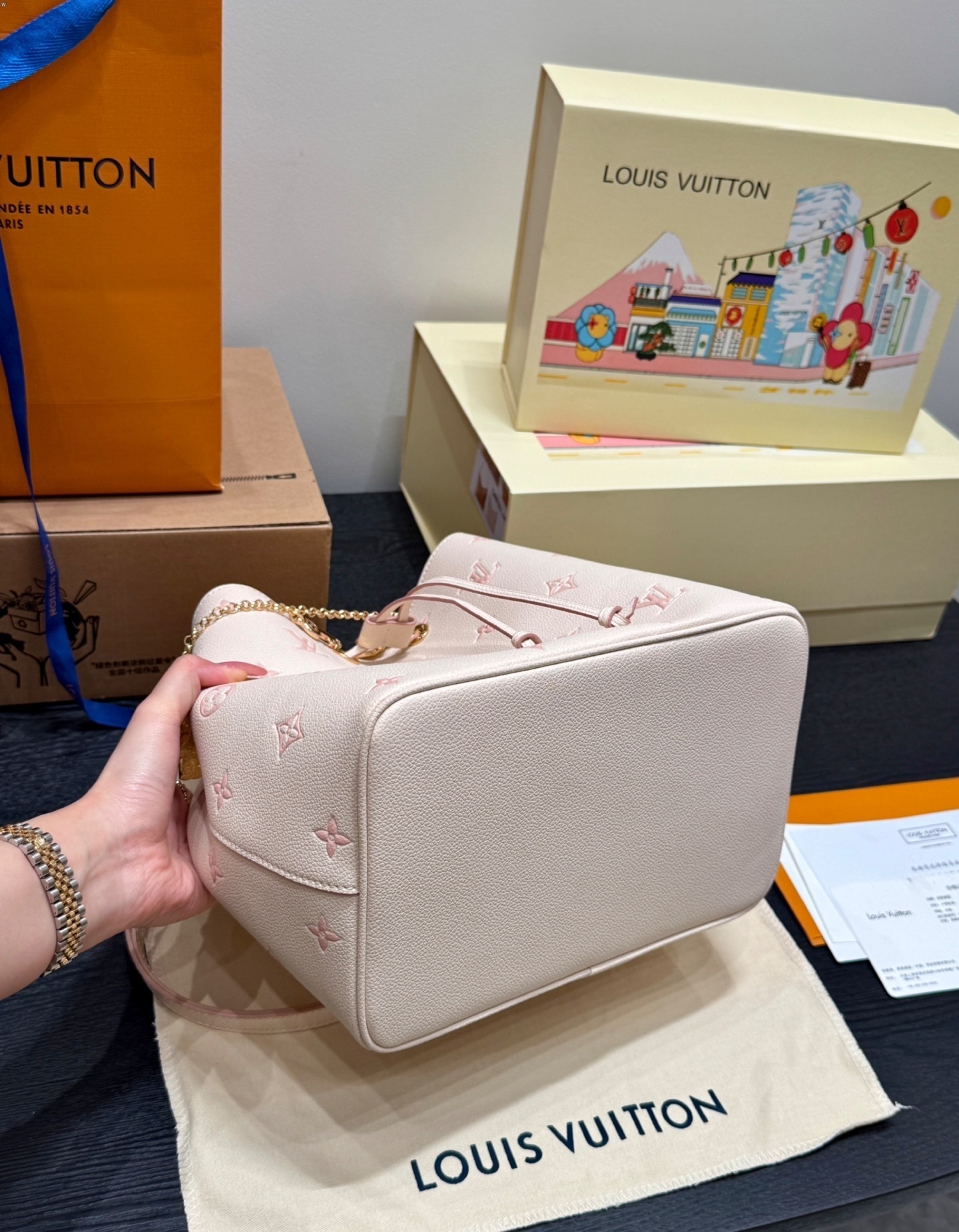 Louis Vuitton Bag BG868022
