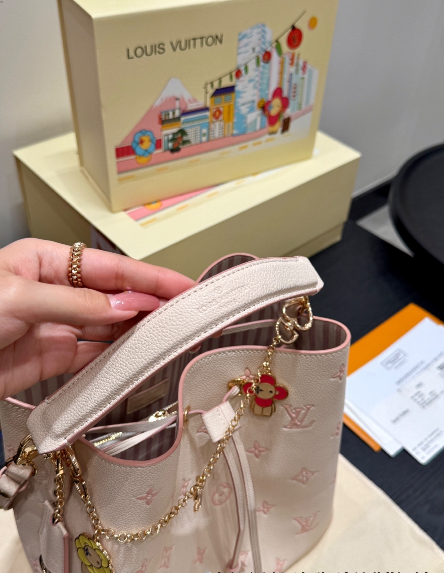 Louis Vuitton Bag BG868022