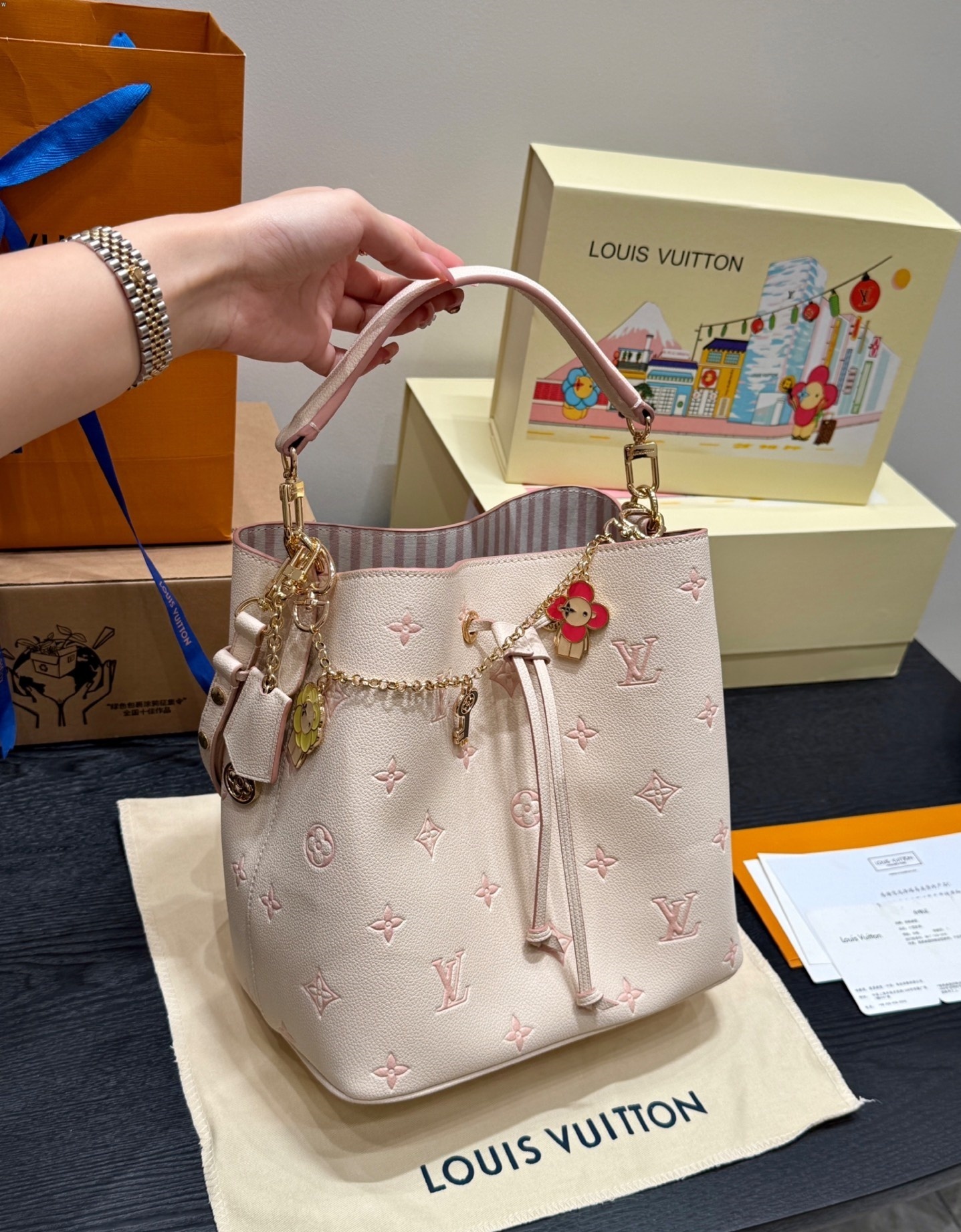 Louis Vuitton Bag BG868022