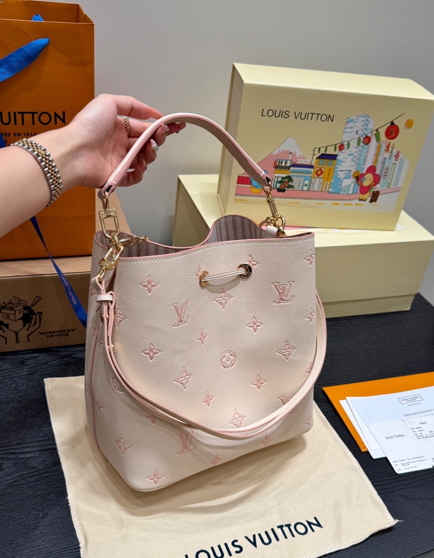 Louis Vuitton Bag BG868022