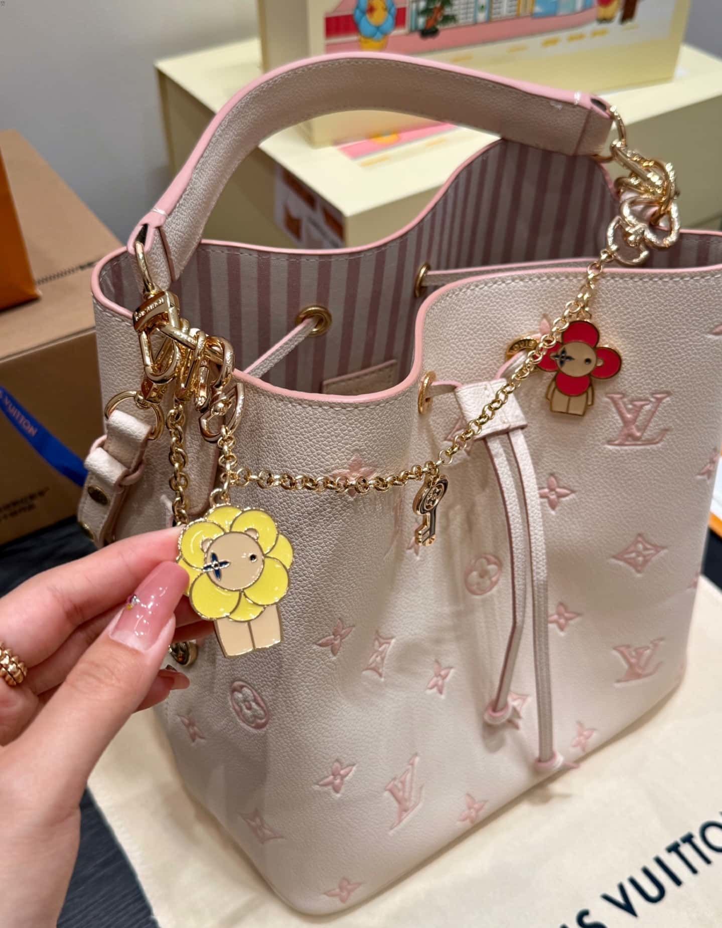 Louis Vuitton Bag BG868022