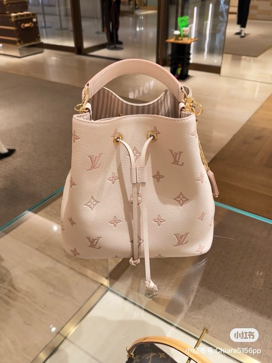 Louis Vuitton Bag BG868022