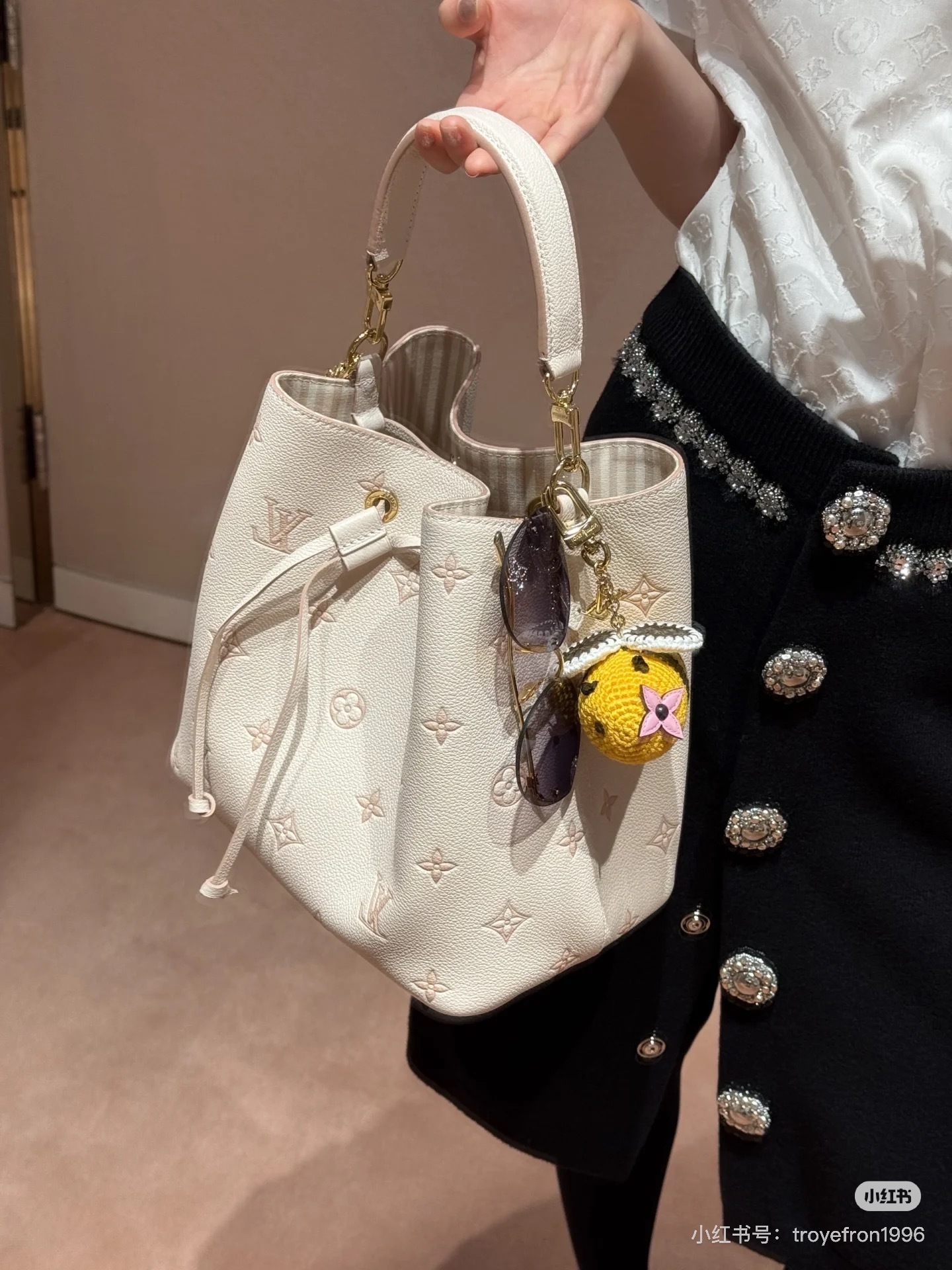 Louis Vuitton Bag BG868022
