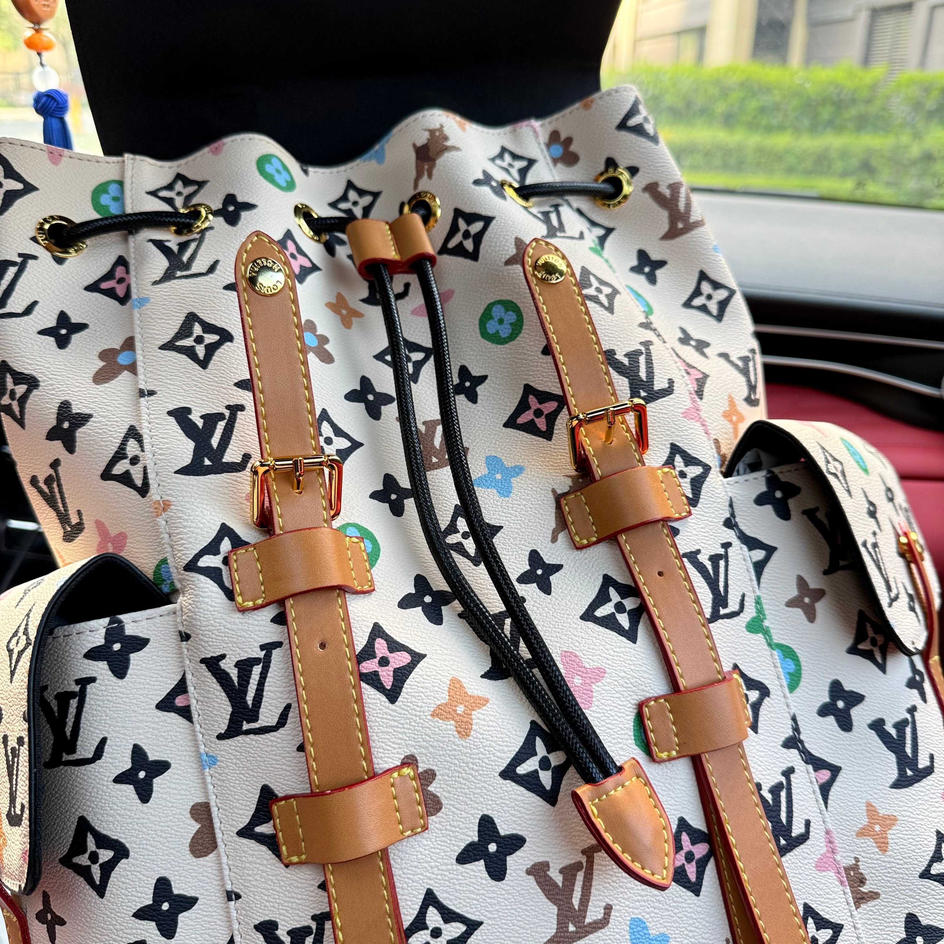 Louis Vuitton Bag BG868028