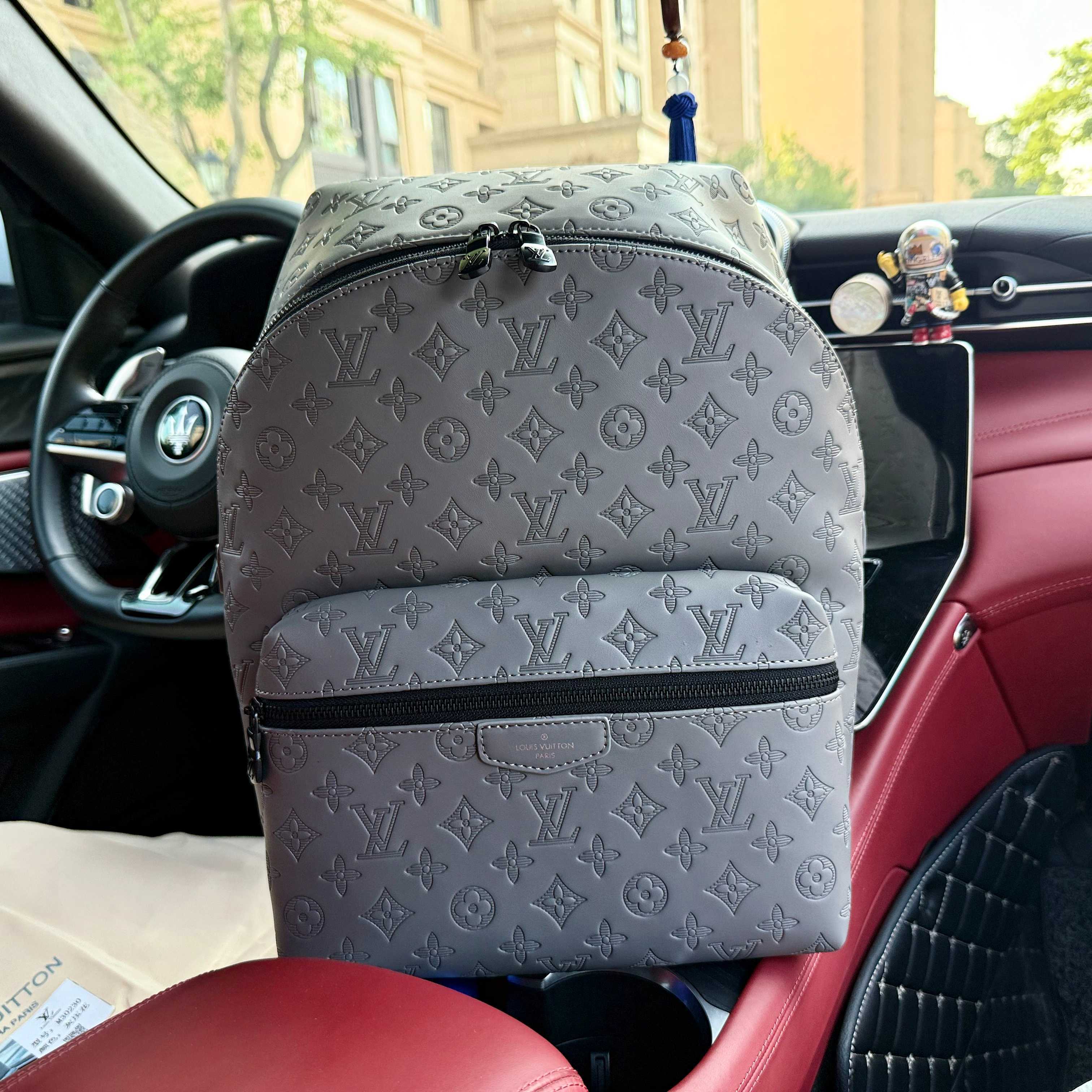Louis Vuitton Bag BG868026