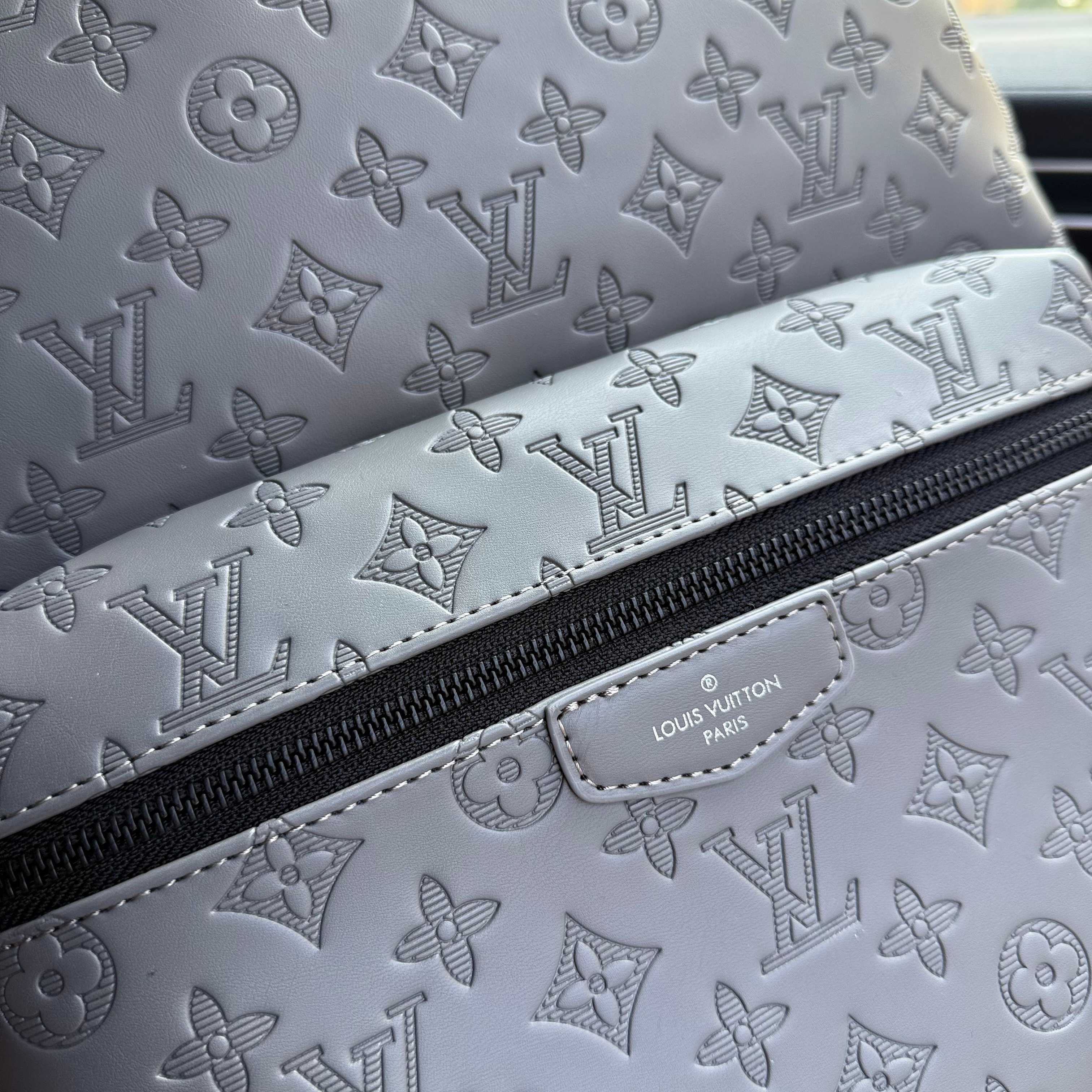 Louis Vuitton Bag BG868026